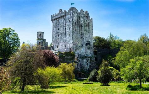 Visitors Guide To Blarney Castle & How About That Kiss! - Outside Nomad