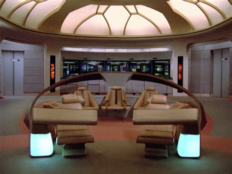 How Star Trek Recreated The Enterprise D Bridge For Picard | GIANT FREAKIN ROBOT