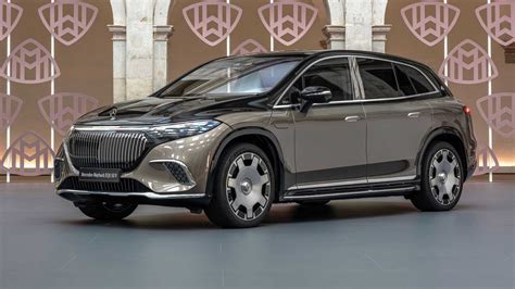 2024 Mercedes-Maybach EQS SUV Revealed In All Its Two-Tone Glory