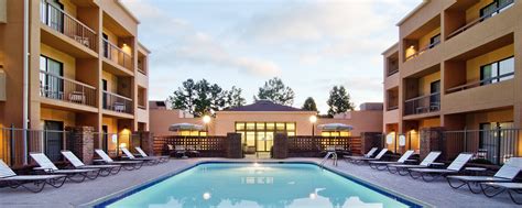 Hotels in Huntsville AL with Pool | Courtyard Huntsville