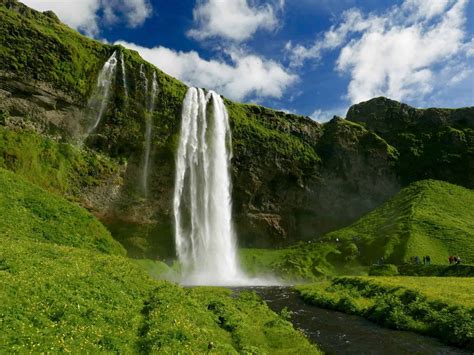 Tips For Visiting Iceland's Majestic Seljalandsfoss | One Girl, Whole World