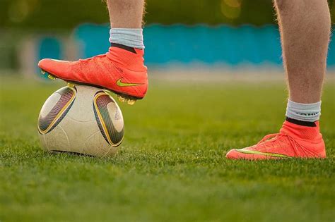 nike, soccer shoes, football, sport, ball, sports ground, rush, legs, feet, play, club | Pikist