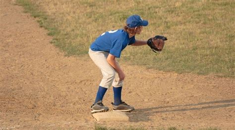 How to Be a Third Baseman in Baseball (Tips and Tricks)