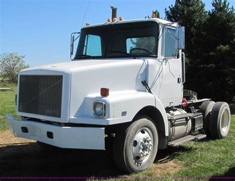 1991 White Gmc WG semi truck in Baldwin, KS | Item 7195 sold | Purple Wave