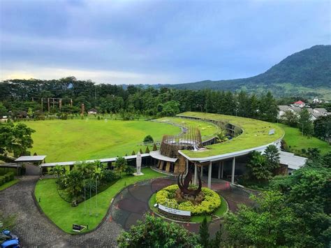 Rekreasi bersama Keluarga di Taman Budaya Sentul City | Pariwisata Indonesia