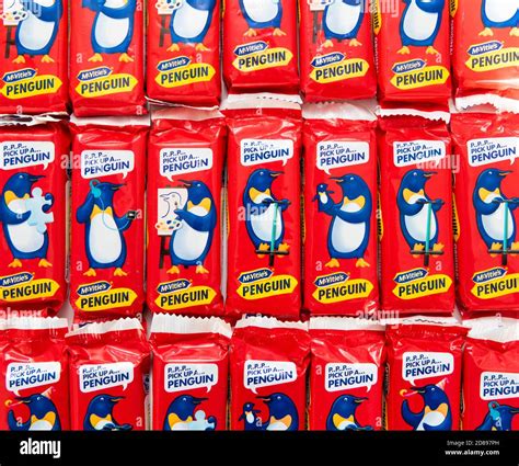 Penguin biscuit hi-res stock photography and images - Alamy