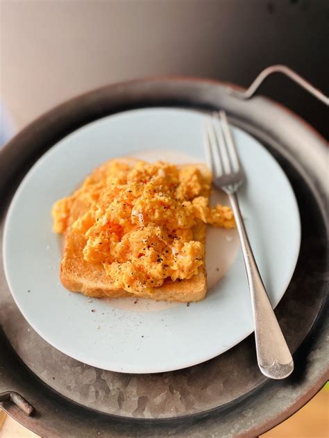 Scrambled Eggs On Toast - Super Easy Recipe! - Daisies & Pie