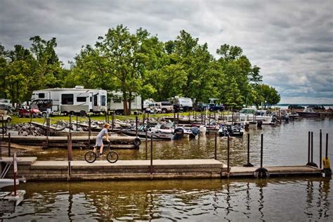 Lake of the Woods Lodging | Book Your Stay