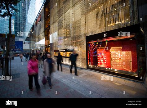 Shopping in Central, Hong Kong Stock Photo - Alamy