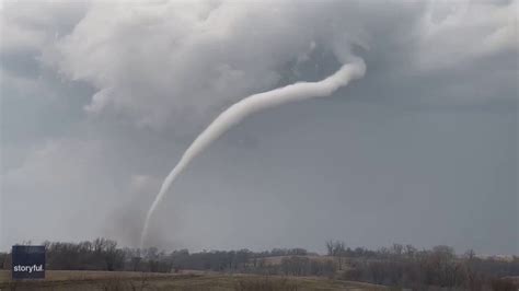 'Damaging' Missouri tornado kills multiple people, authorities say ...