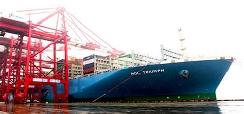 Giant MOL Triumph container ship docks in Southampton - SAFETY4SEA