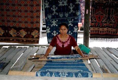 Sumba Ikat Weaving, A Wondrous Cultural Masterpiece Since 17th Century - Waturanda Trip