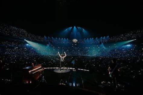 76 shows done, Shawn Mendes playing in Toronto. | Shawn mendes, Concert, Shawn mendes wallpaper