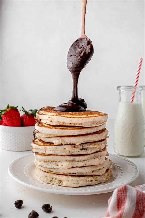 Nutella Pancakes (chocolate hazelnut filled pancakes) • Pancake Recipes