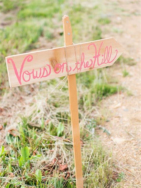 21 Pretty DIY Wedding Signs