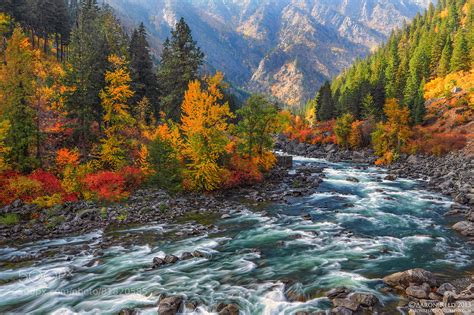 Fall in Leavenworth, Washington. Photo by Aaron Reed. [1300x864 ...