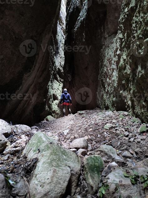 Men hiking in the mountains 8026351 Stock Photo at Vecteezy