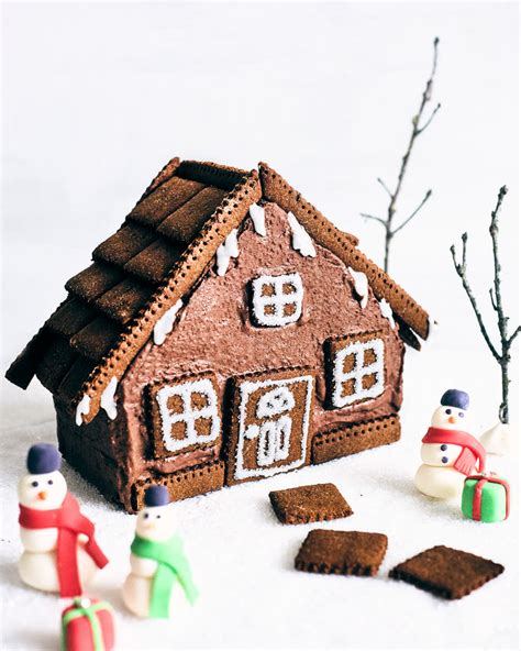 Gingerbread Cake House - Evergreen Kitchen