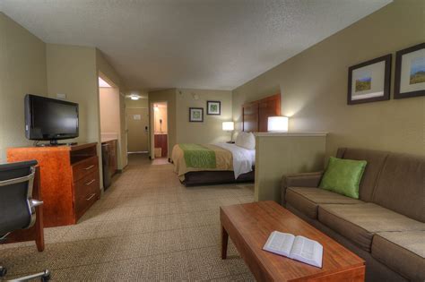 Comfort Inn & Suites at Dollywood Lane | Pigeon Forge Hotel