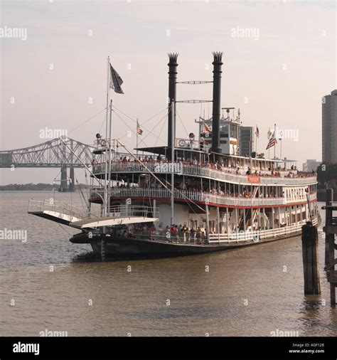 Mississippi paddle steamer hi-res stock photography and images - Alamy