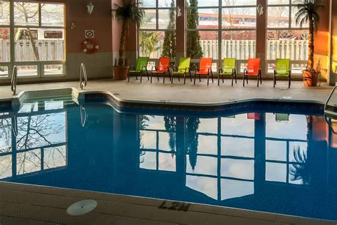 Best Western Hotel Brossard Pool: Pictures & Reviews - Tripadvisor