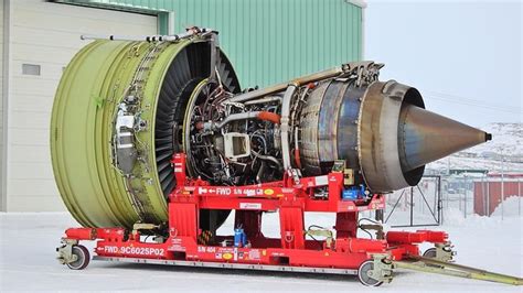 Replacing the World's Largest Jet Engine at 40-Below | Jet engine ...