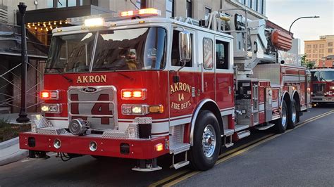 Akron Fire Department Ladder 4 | Salvamento