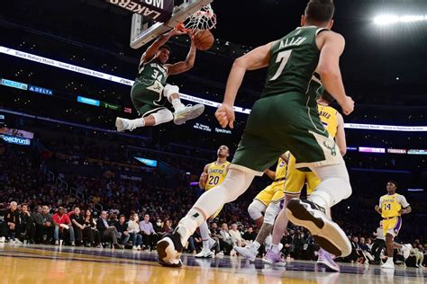 Giannis Antetokounmpo's Ridiculous Dunk Is Going Viral - Fastbreak on FanNation