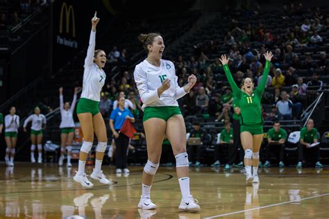 PHOTO GALLERY: Oregon Volleyball vs. Arizona | KVAL