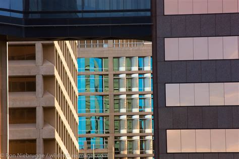 Building, Phoenix, Arizona | Photos by Ron Niebrugge