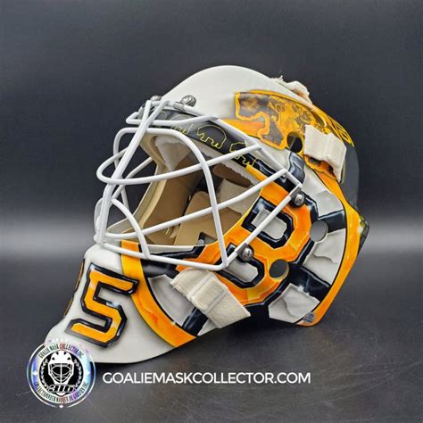 Linus Ullmark Goalie Mask Unsigned 2022-2023 Boston CENTENNIAL Orr Ber ...