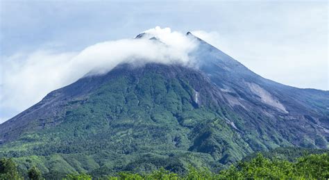 Volcán en Indonesia afecta vuelos en Asia | Aviación 21