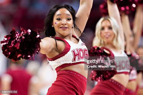 Arkansas Razorbacks Cheerleaders Photos and Premium High Res Pictures ...