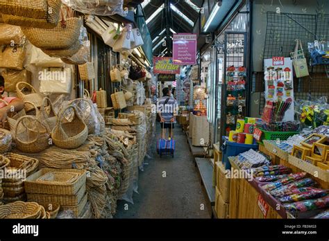 Shopping at Chatuchak Market in Bangkok, Thailand Stock Photo - Alamy