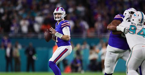 Play of the Season? Buffalo Bills QB Josh Allen Tosses Wild Touchdown vs. Miami Dolphins ...