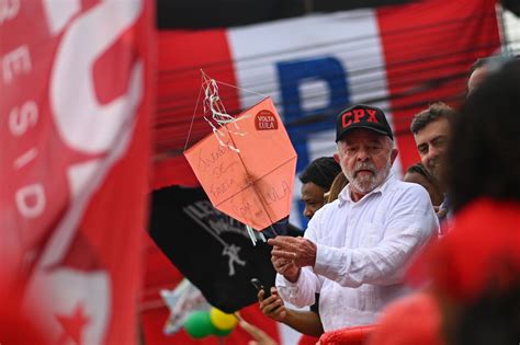 Brazil Lula Pledges Fiscal, Social Responsibility Before Presidential Vote - Bloomberg