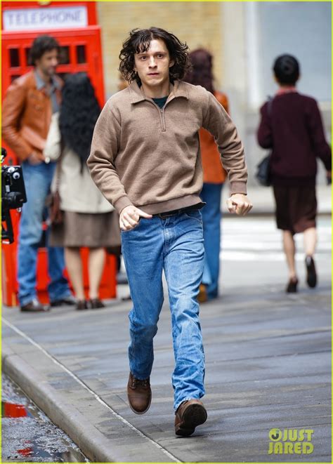 Tom Holland Runs Through NYC While Filming His New Series 'The Crowded Room' | Photo 1351329 ...