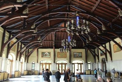 Wooden Squirrel Carvings (Mount Royal Chalet) - Montreal, Québec ...