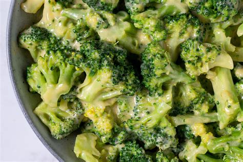 Cheesy Broccoli Recipe (With Cheese Sauce) | Cubby