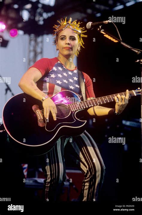 Linda Perry (4 Non Blondes) on 01.07.1994 in Memmingen. | usage worldwide Stock Photo - Alamy