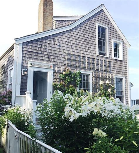 classic cottage nantucket ... #Beachcottagestyle | Coastal cottage, Nantucket cottage, Beach ...