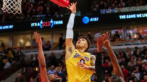 Kyle Kuzma keys comeback in 4th as Lakers top Bulls - ESPN