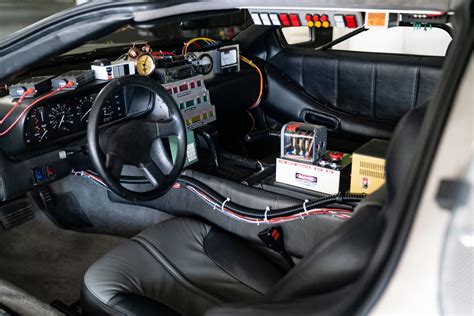 Introducir 37+ imagen delorean dmc 12 interior – Thcshoanghoatham ...