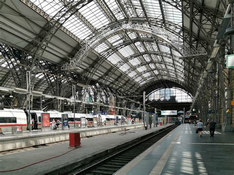 Frankfurt Central Station - SKYLINE ATLAS