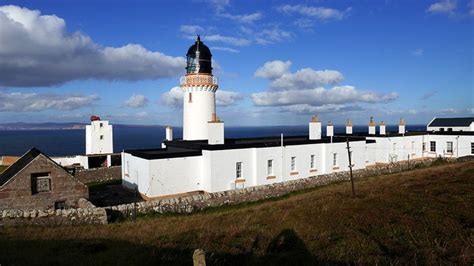 Dunnet Head Lighthouse and Keepers'... © John Lucas cc-by-sa/2.0 :: Geograph Britain and Ireland