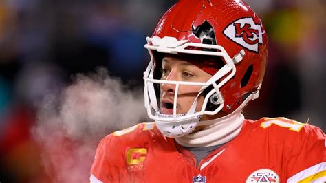 Patrick Mahomes’ broken helmet ‘did its job,’ helmet company says