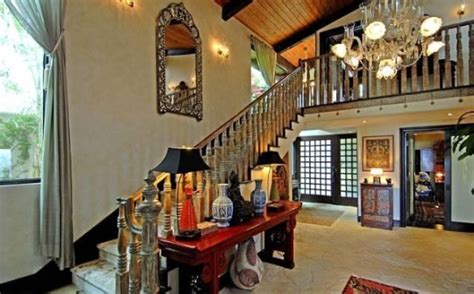 Goldie Hawn Lists Her Malibu Beach House For $14.749 Million