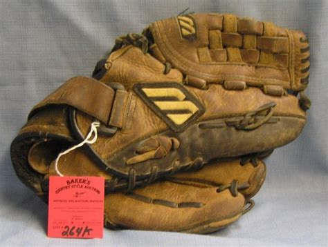 Vintage Mizuno leather baseball glove : Lot 264K