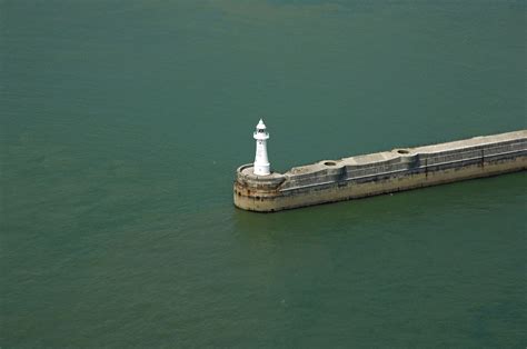 Dover Breakwater West End Light Lighthouse in Dover, GB, United Kingdom - lighthouse Reviews ...