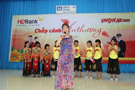 vietjet-delegation-led-by-ceo-nguyen-thi-phuong-thao-visit-sos-childrens-village-in-da-nang ...